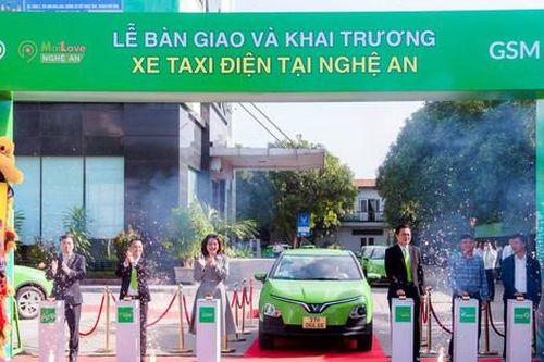 GSM bàn giao 50 xe điện cho đối tác làm dịch vụ taxi điện