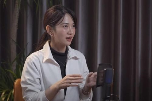 Lần đầu được làm MC chương trình 30 Tết, Lê Bống bị nhà đài cắt sóng vì quá khứ tiêu cực