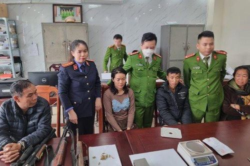 Bắt nhóm mua bán ma túy luôn mang theo súng