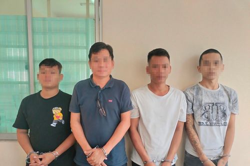 Phát hiện ô tô chở nam thanh niên bị trói tay chân
