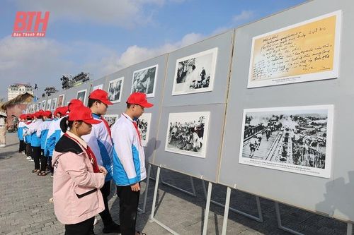 Triển lãm ảnh 'Thanh Hóa với chiến dịch Điện Biên Phủ năm 1954'