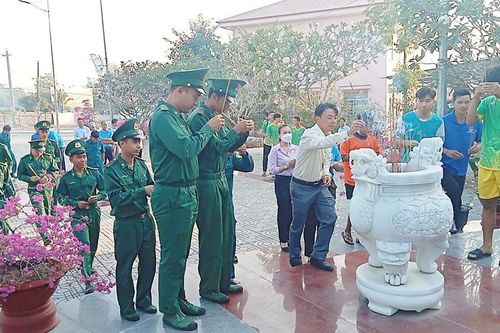 Tổ chức Chương trình 'Xuân biên phòng, ấm lòng dân bản' tại xã Lạc Quới