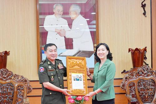 Bộ Quốc phòng Campuchia chúc Tết Nguyên đán tại tỉnh An Giang