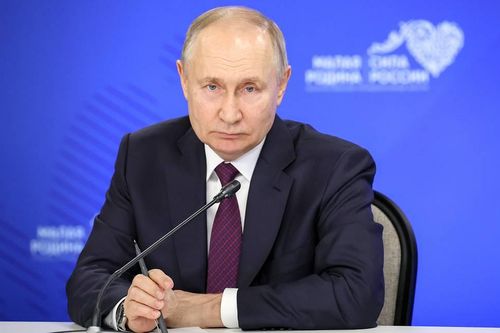 Tổng thống Putin tăng tốc chiến dịch tái tranh cử