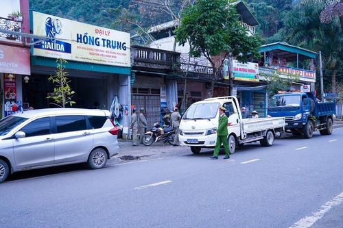 Mường Khương ra quân dẹp hành lang vỉa hè, chỉnh trang đô thị tại trung tâm huyện