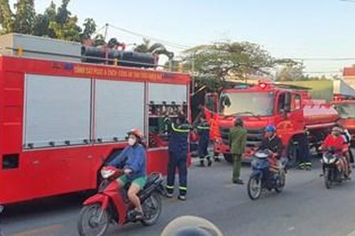 Khống chế vụ cháy nhà dân ở xã Vinh Hưng