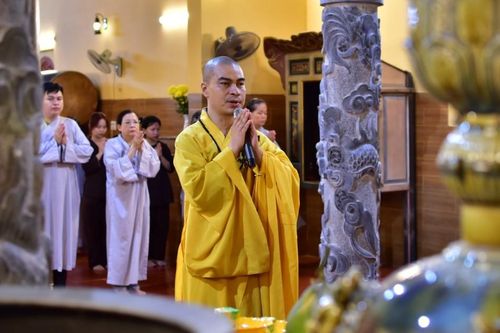 Chùa Long Thắng tổ chức Lễ kỷ niệm ngày Đức Phật thành đạo và tặng quà từ thiện cho bà con nghèo