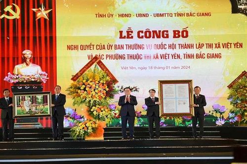 Chủ tịch Quốc hội Vương Đình Huệ dự Lễ công bố thành lập thị xã Việt Yên