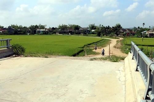 Đề nghị làm rõ trách nhiệm của địa phương và chủ đầu tư đối với dự án cầu Trà Đình xây xong nhưng không có đường dẫn