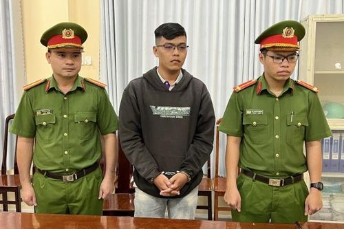 Khởi tố hướng dẫn viên du lịch hiếp dâm người dưới 18 tuổi