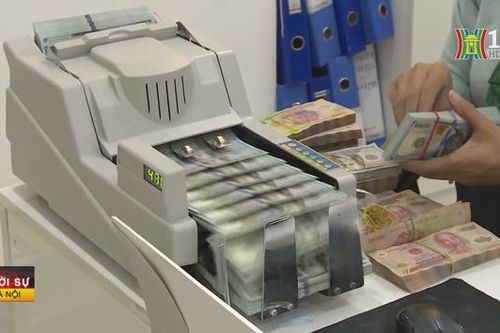 Lãi suất nhiều ngân hàng giảm xuống mức kỷ lục