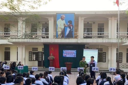 Sơn Tây: Tuyên truyền pháp luật cho gần 1.100 giáo viên, học sinh