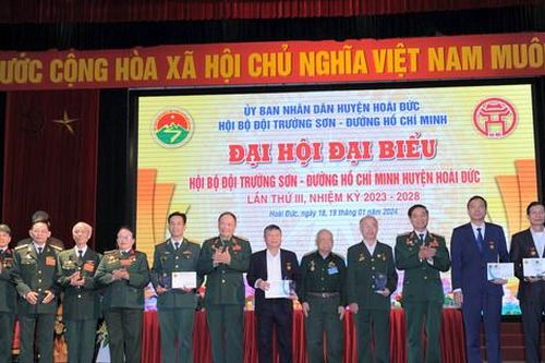 Bà Ngô Thị Tuyết tiếp tục được bầu làm Chủ tịch Hội Bộ đội Trường Sơn huyện Hoài Đức