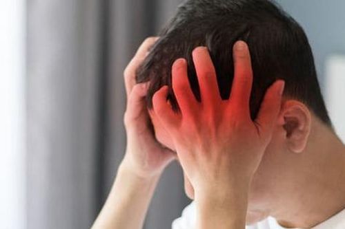 Thanh niên 21 tuổi đau đầu, ngủ li bì, đến bệnh viện mới biết u màng não, chuyên gia khuyến cáo cơ thể có 7 dấu hiệu này cần khám ngay!