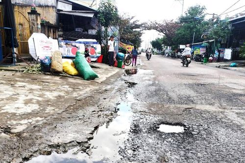 Quốc lộ xuống cấp, người dân bất an