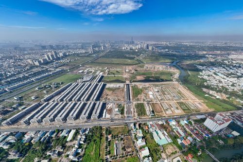 Cảnh đối lập ở hai siêu dự án tại khu đông TP.HCM