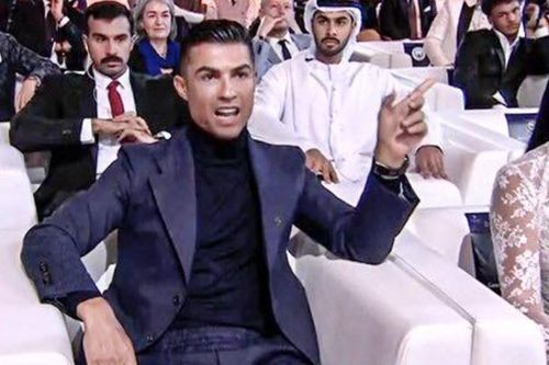 Phản ứng của Ronaldo khi Haaland giành Quả bóng vàng Dubai