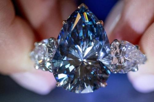Điều gì khiến một viên kim cương có giá 44 triệu USD?