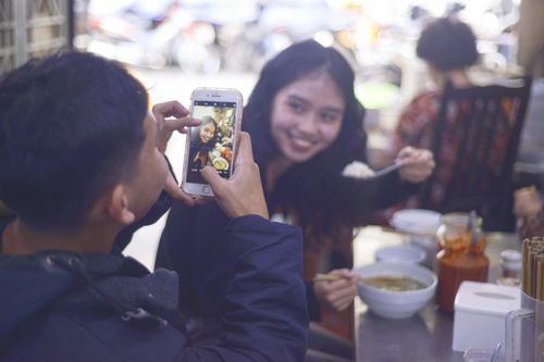 Phở gà Lâm đông nghẹt khách sau khi 'hot' trên mạng xã hội