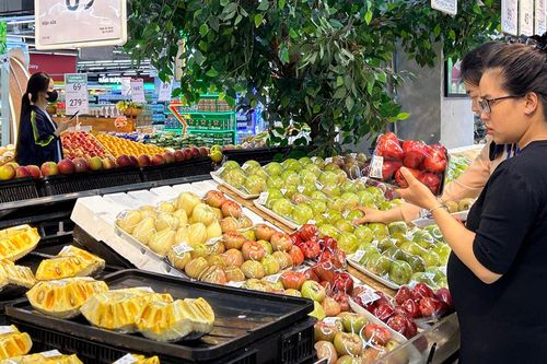 Hà Nội: Siêu thị giảm giá nhiều mặt hàng, người dân thỏa sức sắm Tết