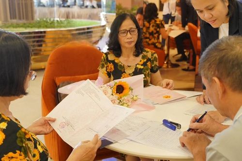 Sau khiếu nại, 900 khách hàng dự án Gem Sky World được nhận sổ đỏ