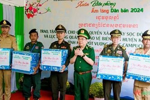 Thắt chặt tình quân dân trong Chương trình 'Xuân biên phòng ấm lòng dân bản' năm 2024