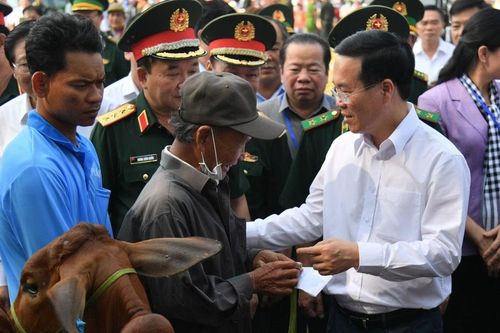 Chủ tịch nước Võ Văn Thưởng thăm Đồn biên phòng Cửa khẩu Hà Tiên