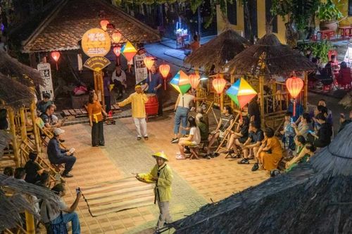Bài chòi gọi tết rộn ràng
