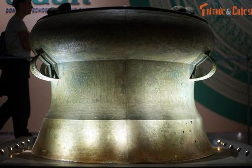 Cận cảnh trống đồng Đông Sơn khổng lồ vừa thành Bảo vật quốc gia