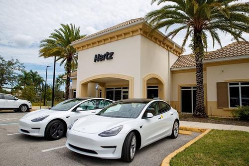 Hertz rao bán 20.000 ôtô điện, quay trở lại xe động cơ đốt trong
