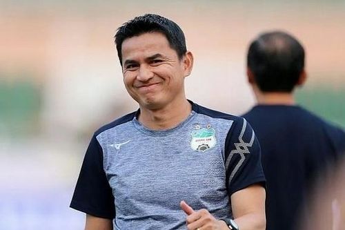 HLV Kiatisak đưa bộ đôi ngôi sao Chanathip và Bunmathan tới V-League?