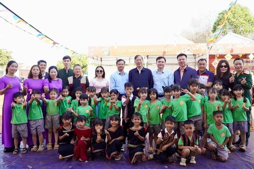 'Tết ấm vùng cao' đến thầy, trò vùng biên Gia Lai