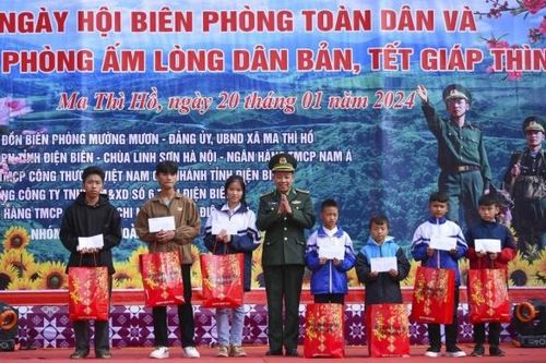 Ấm áp Ngày hội 'Xuân Biên phòng ấm lòng dân bản' ở tỉnh Điện Biên