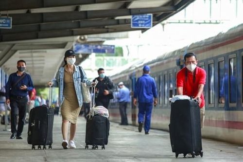 Đường sắt tiếp tục tăng cường chạy tàu, nối thêm toa dịp Tết Giáp Thìn 2024