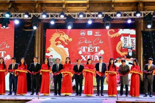Ấm áp Lễ hội Tết xưa và phiên chợ quà tặng du lịch tại Ninh Bình