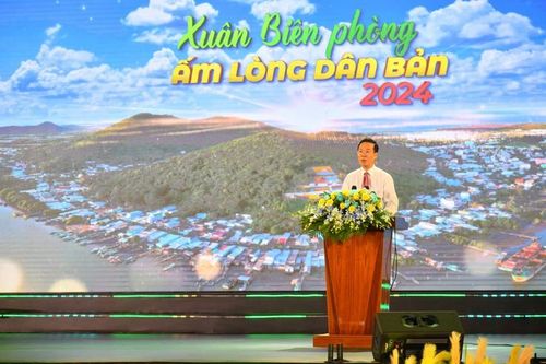 Chủ tịch nước tham dự Chương trình 'Xuân biên phòng ấm lòng dân bản'