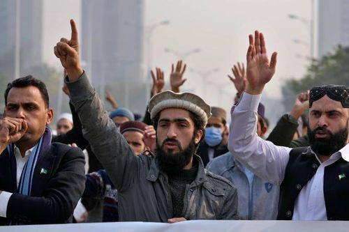 Toan tính của Iran khi tấn công đồng thời 3 nước giữa lúc 'nước sôi lửa bỏng'
