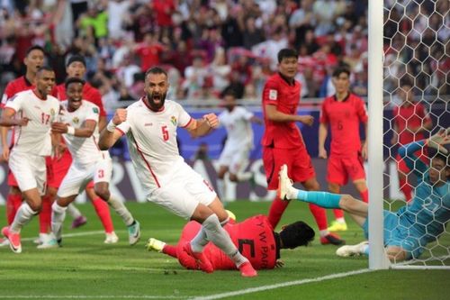 ĐT Hàn Quốc bất ngờ bị chia điểm với Jordan
