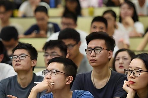 Sinh viên quá áp lực, nhiều đại học top đầu châu Á bỏ bảng điểm