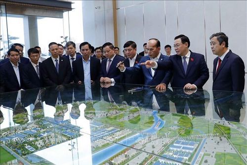 Chủ tịch Quốc hội thăm KCN Liên Hà Thái ở Thái Bình