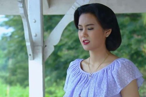 Anh trai bất ngờ đưa một cô gái xinh đẹp về chơi nhà khiến tất cả hoảng hốt đổ dồn ánh mắt về phía chị dâu