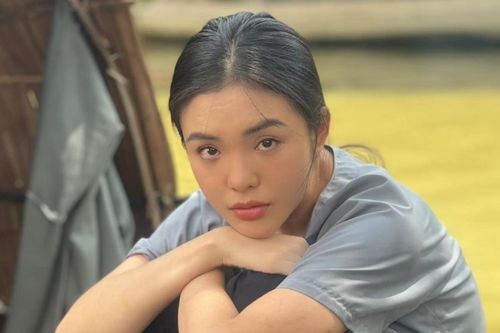 'Em gái sinh đôi' của Trúc Anh Mắt Biếc: Thủ khoa ngành Đạo diễn, là mẹ bỉm nhưng vẫn đẹp như gái 18