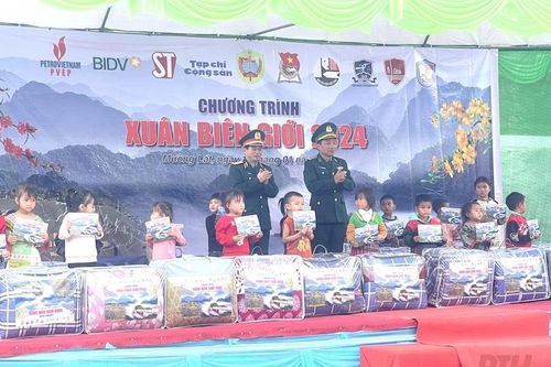 Chương trình 'Xuân biên giới 2024' tại xã Trung Lý (Mường Lát)