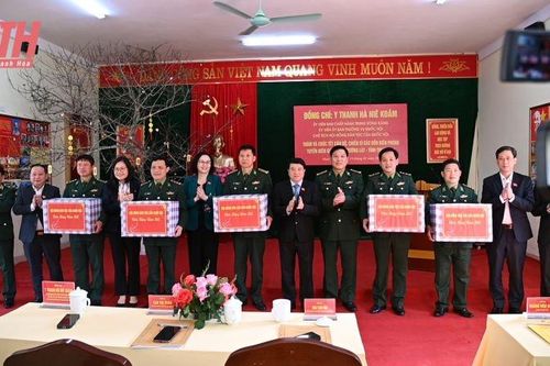 Đoàn công tác Hội đồng Dân tộc của Quốc hội chúc tết các đồn biên phòng trên địa bàn huyện Mường Lát