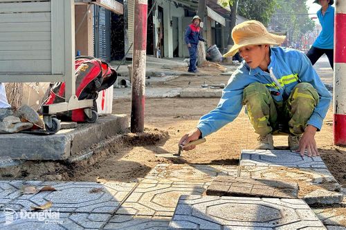 Tất bật trên những cung đường mùa xuân