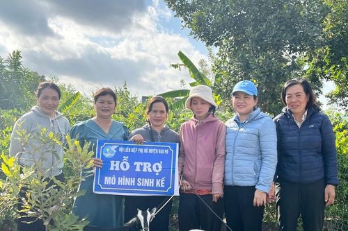 Trao nhà và mô hình sinh kế người nghèo huyện Đak Pơ, Kông Chro
