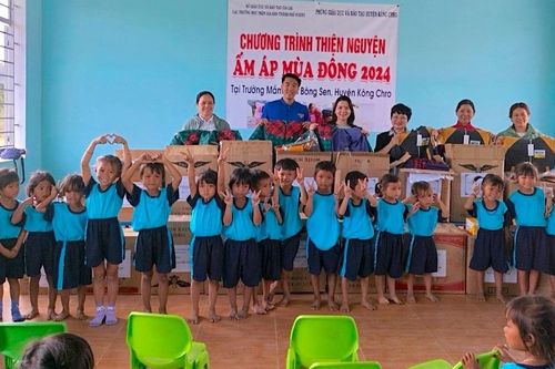 Chương trình thiện nguyện 'Ấm áp mùa đông' tại huyện Kông Chro