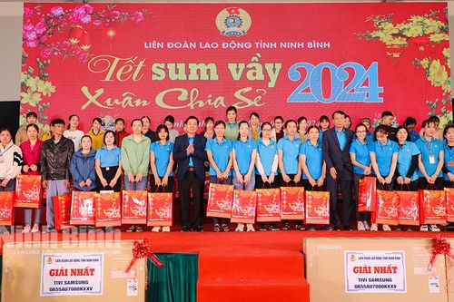 Quan tâm chăm lo để mọi người, mọi nhà đều có Tết
