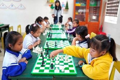 Gần 200 học sinh tranh tài giải cờ vua Hội khỏe Phù Đổng
