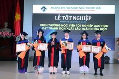 Trường đại học Ngoại ngữ trao bằng tốt nghiệp cho 250 nghiên cứu sinh, học viên, sinh viên